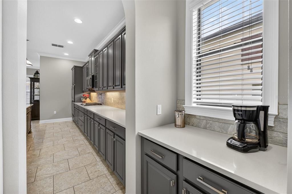 Active With Contract: $879,900 (5 beds, 4 baths, 4566 Square Feet)