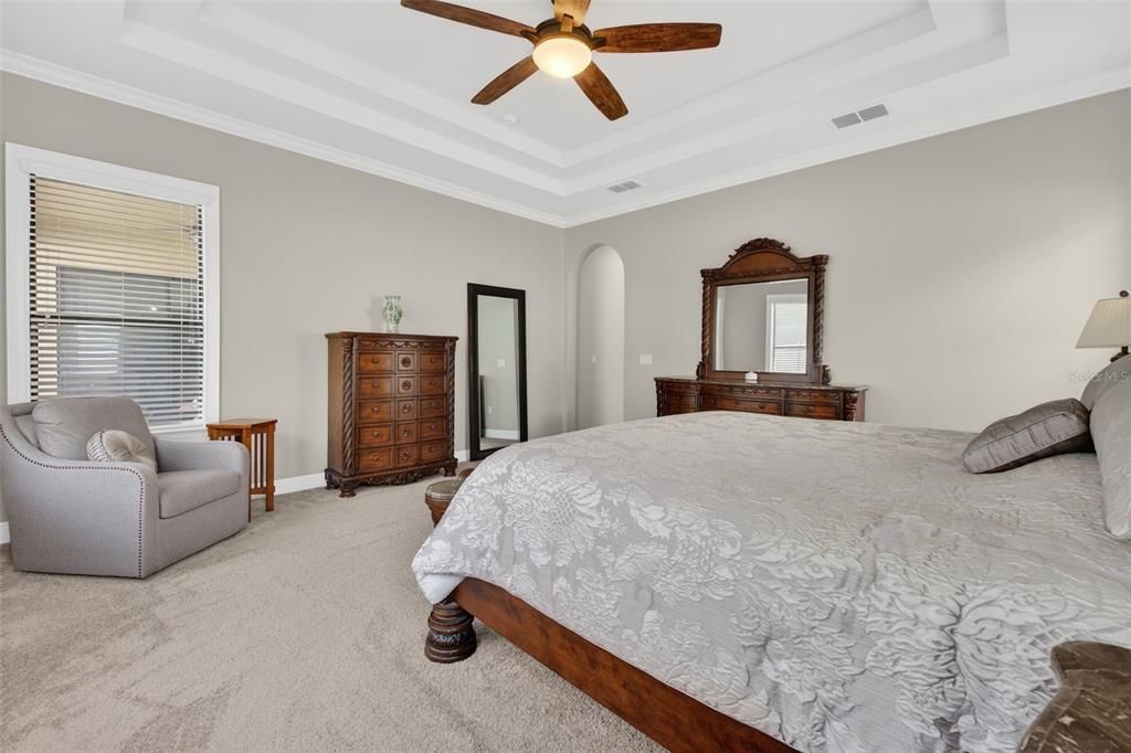 Active With Contract: $879,900 (5 beds, 4 baths, 4566 Square Feet)