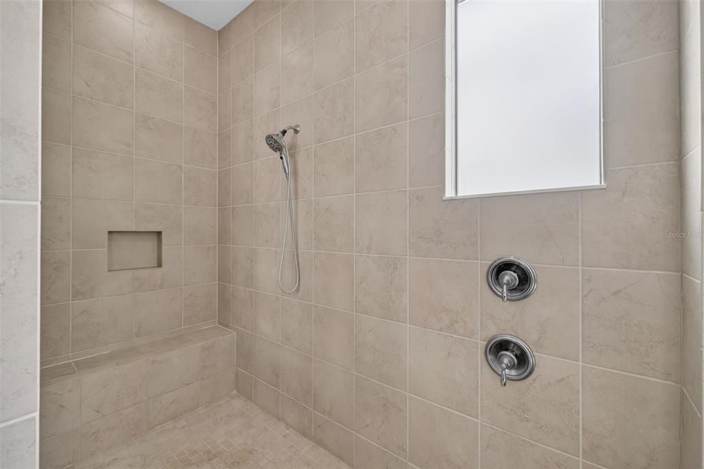 Active With Contract: $879,900 (5 beds, 4 baths, 4566 Square Feet)