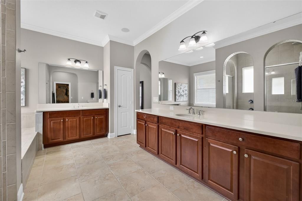 Active With Contract: $879,900 (5 beds, 4 baths, 4566 Square Feet)