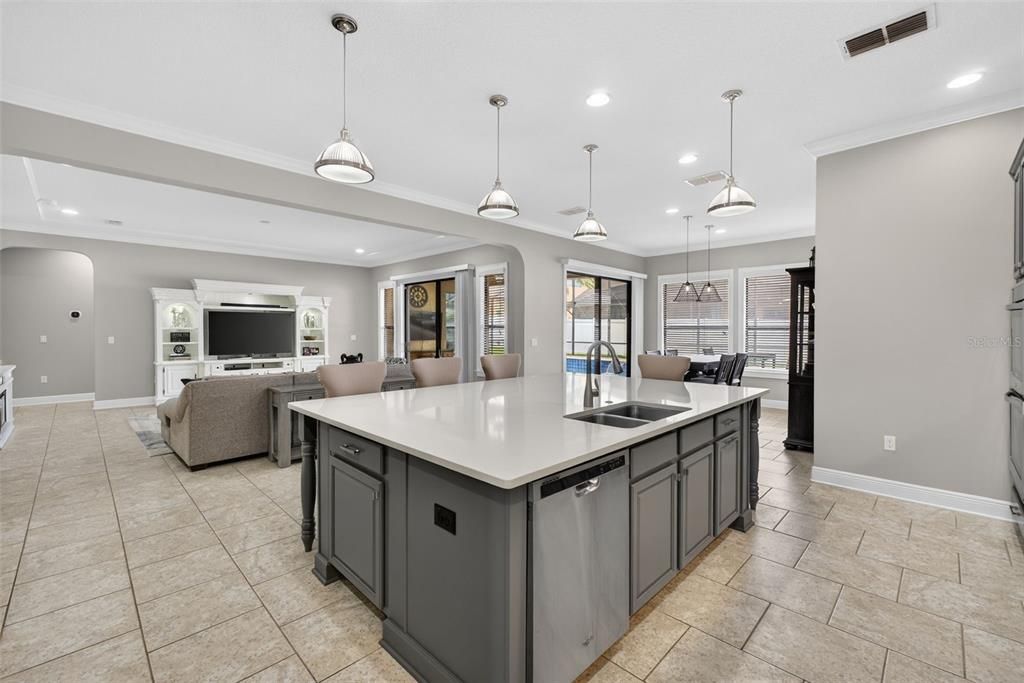 Active With Contract: $879,900 (5 beds, 4 baths, 4566 Square Feet)