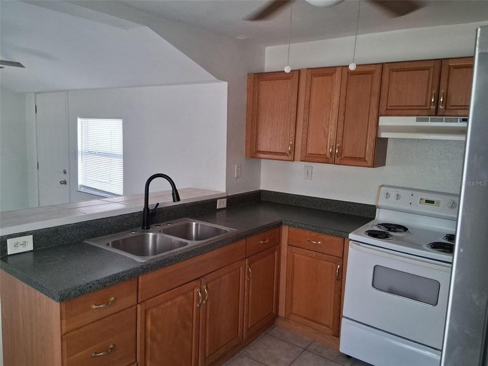 Active With Contract: $225,000 (3 beds, 2 baths, 1400 Square Feet)