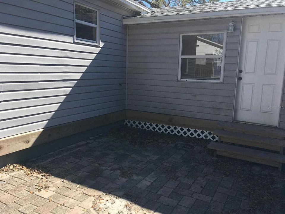 Active With Contract: $225,000 (3 beds, 2 baths, 1400 Square Feet)
