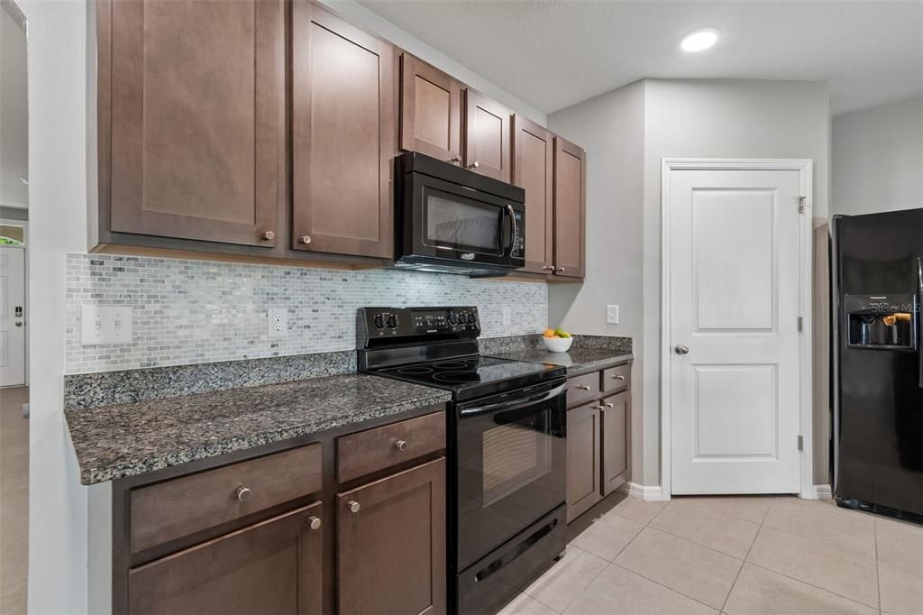 Activo con contrato: $475,000 (4 camas, 2 baños, 1846 Pies cuadrados)