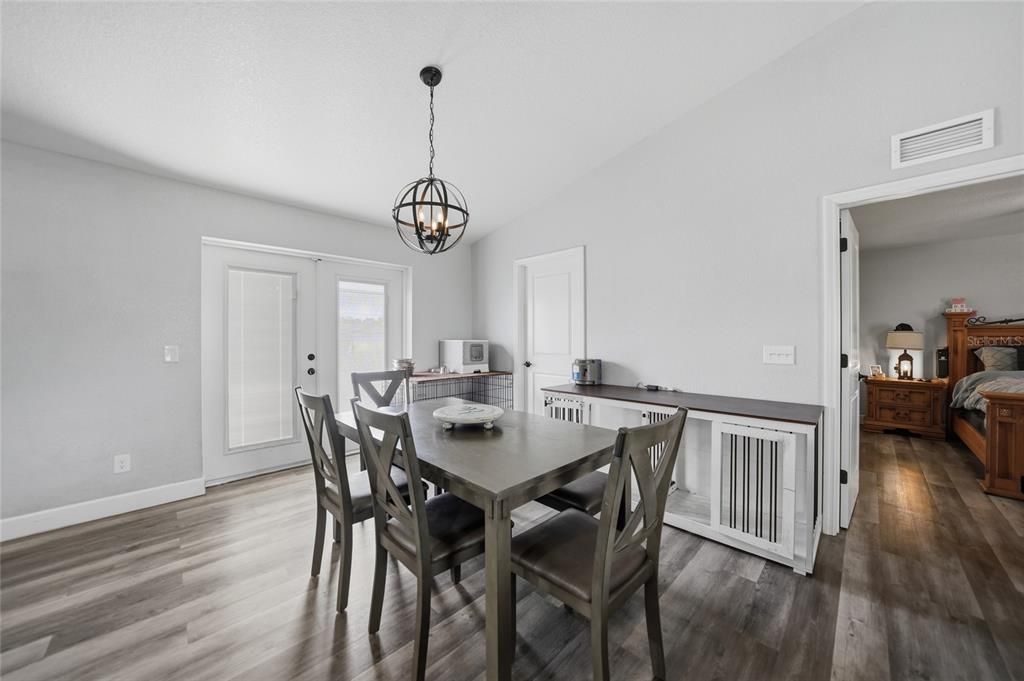For Sale: $379,900 (3 beds, 2 baths, 1374 Square Feet)