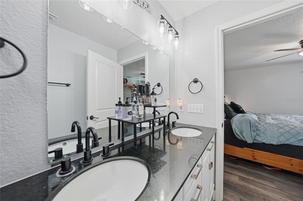 For Sale: $379,900 (3 beds, 2 baths, 1374 Square Feet)