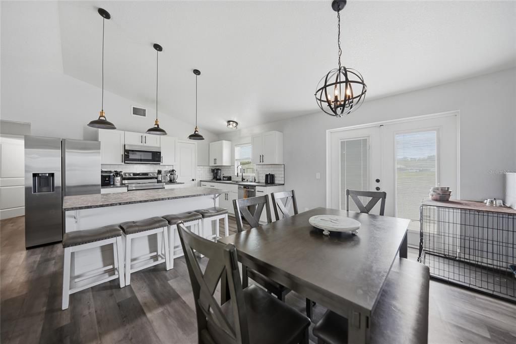 For Sale: $379,900 (3 beds, 2 baths, 1374 Square Feet)