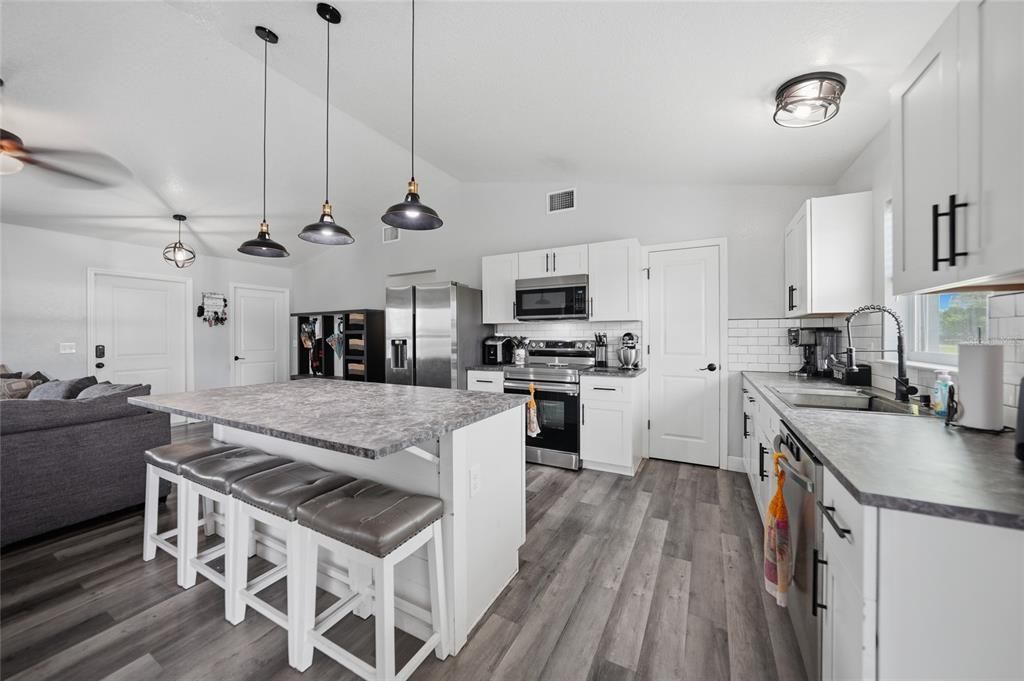 For Sale: $379,900 (3 beds, 2 baths, 1374 Square Feet)