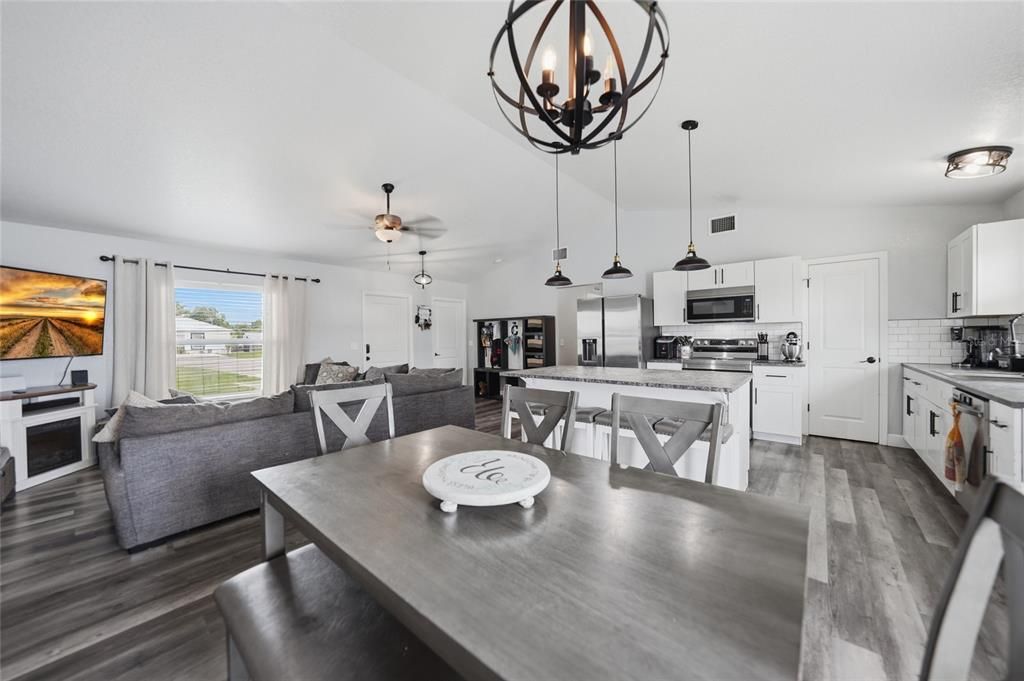 For Sale: $379,900 (3 beds, 2 baths, 1374 Square Feet)