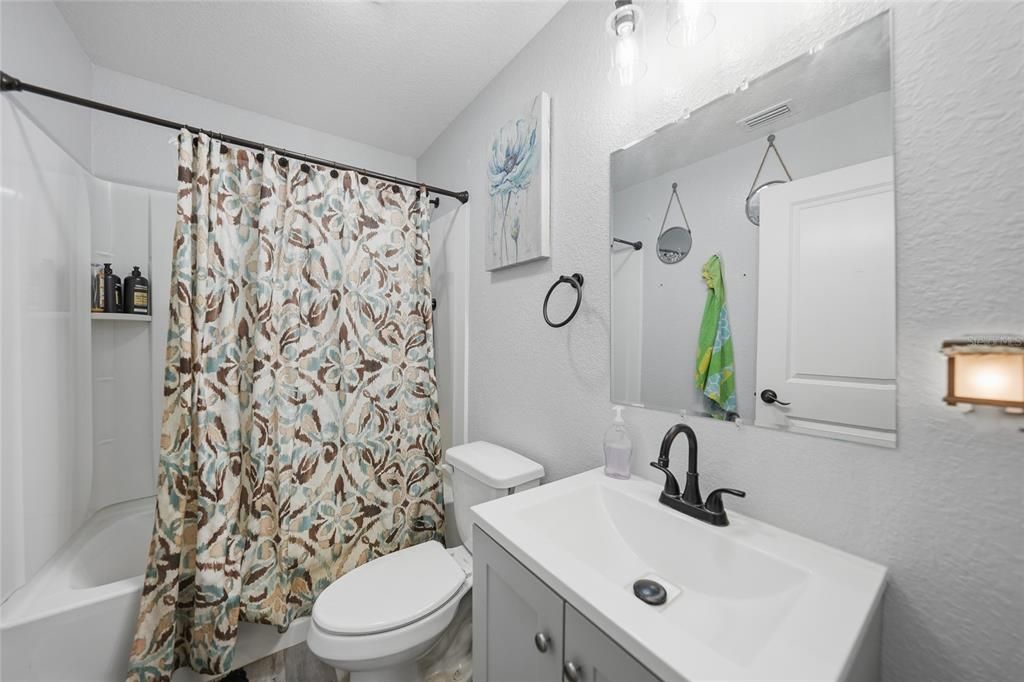 For Sale: $379,900 (3 beds, 2 baths, 1374 Square Feet)