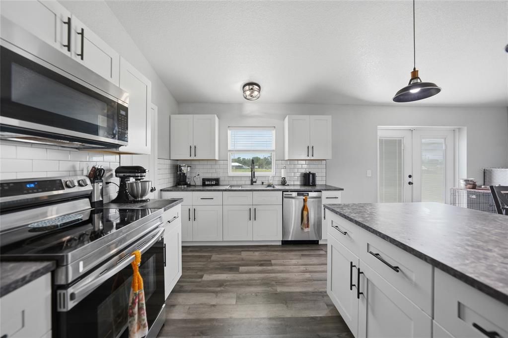 For Sale: $379,900 (3 beds, 2 baths, 1374 Square Feet)