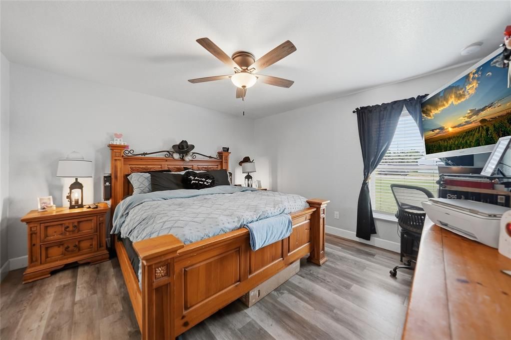 For Sale: $379,900 (3 beds, 2 baths, 1374 Square Feet)