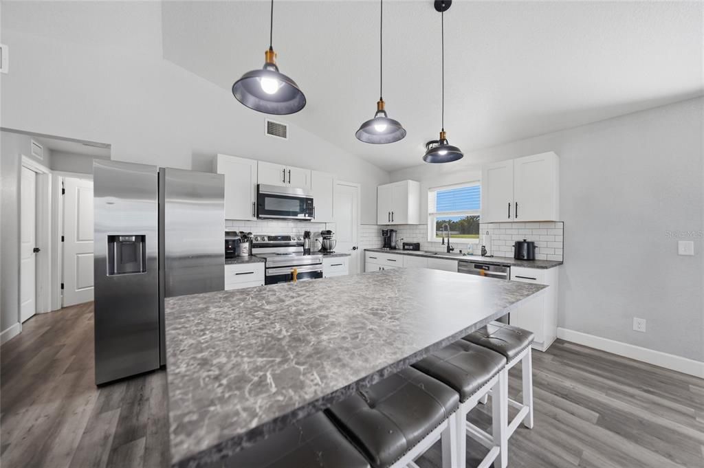 For Sale: $379,900 (3 beds, 2 baths, 1374 Square Feet)