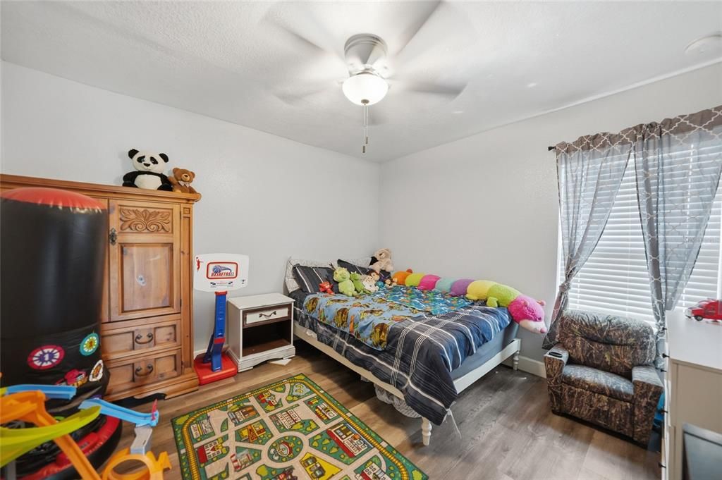 For Sale: $379,900 (3 beds, 2 baths, 1374 Square Feet)