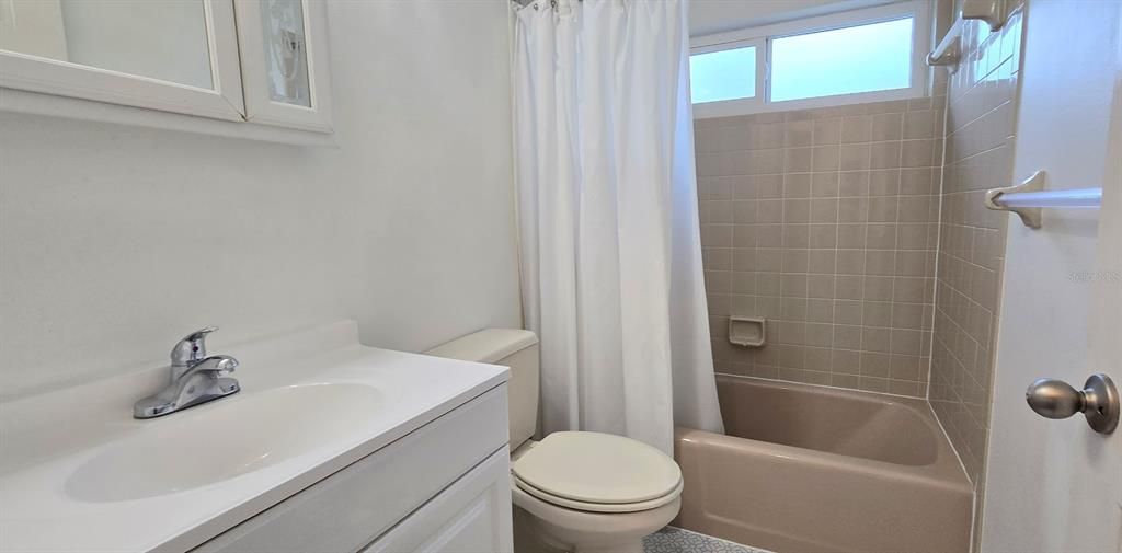 Activo con contrato: $2,950 (3 camas, 2 baños, 1465 Pies cuadrados)
