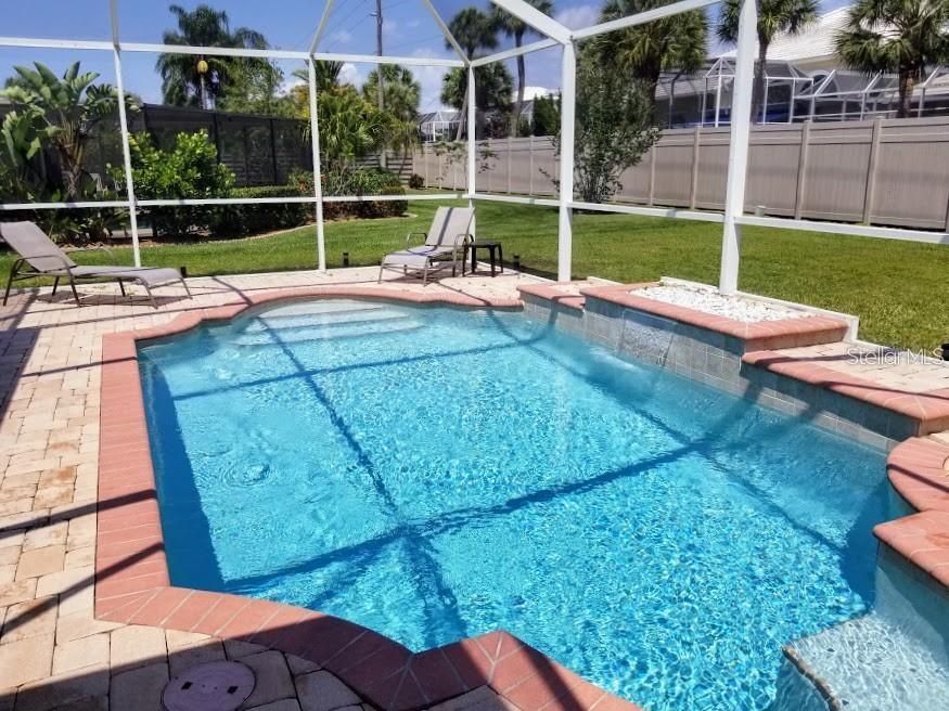Activo con contrato: $2,950 (3 camas, 2 baños, 1465 Pies cuadrados)