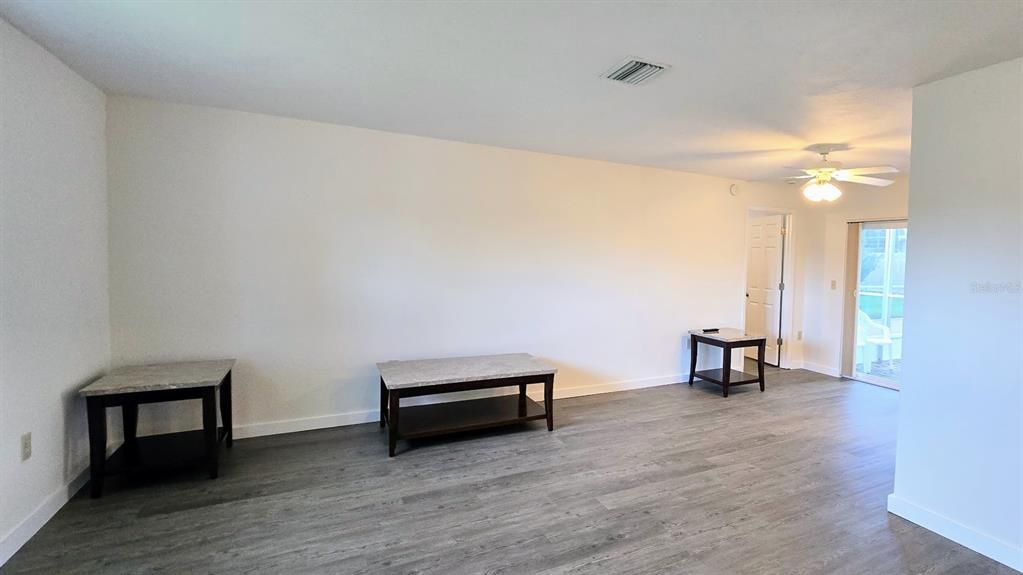 Activo con contrato: $2,950 (3 camas, 2 baños, 1465 Pies cuadrados)