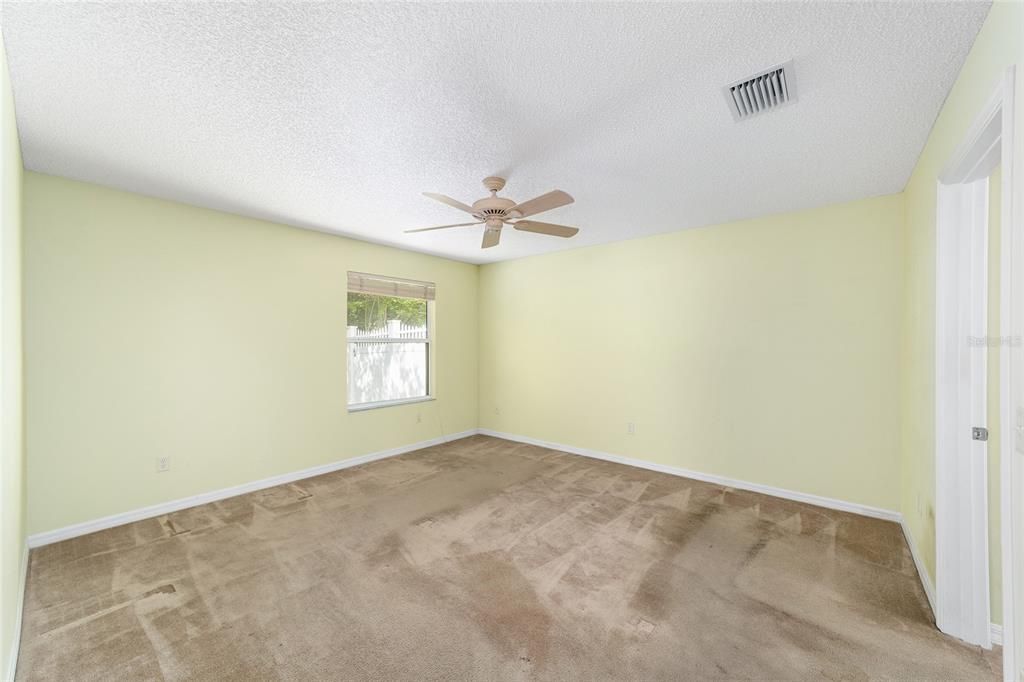 Activo con contrato: $245,000 (2 camas, 2 baños, 1275 Pies cuadrados)