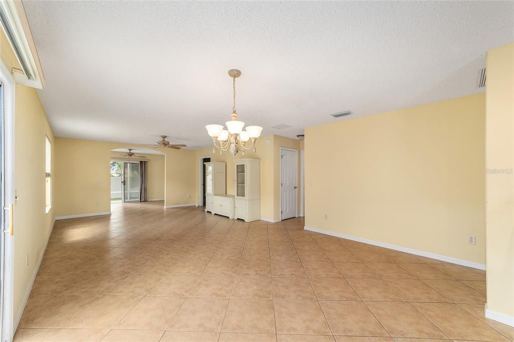 Activo con contrato: $245,000 (2 camas, 2 baños, 1275 Pies cuadrados)