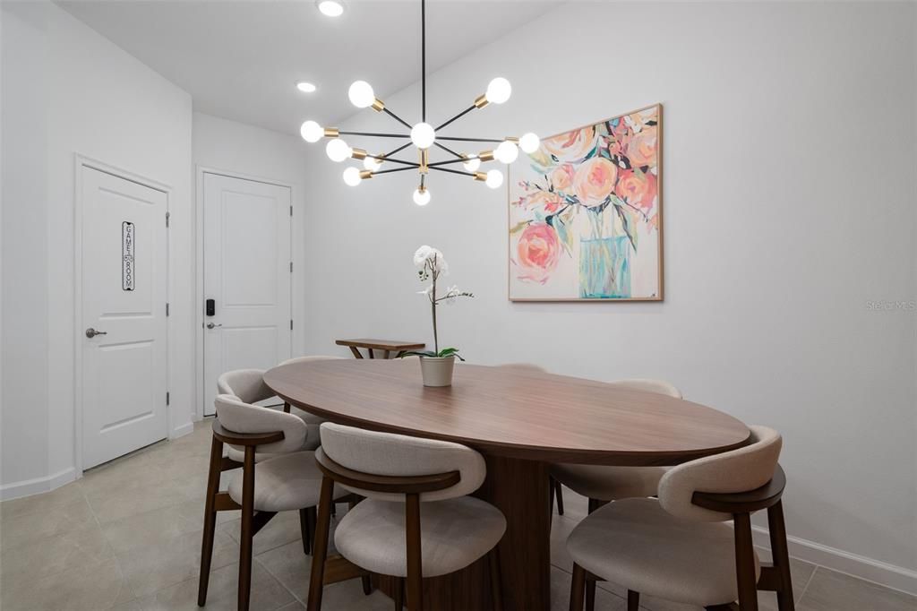 For Sale: $939,000 (5 beds, 5 baths, 1906 Square Feet)