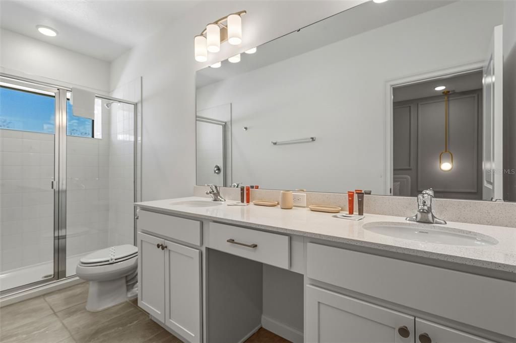 For Sale: $939,000 (5 beds, 5 baths, 1906 Square Feet)
