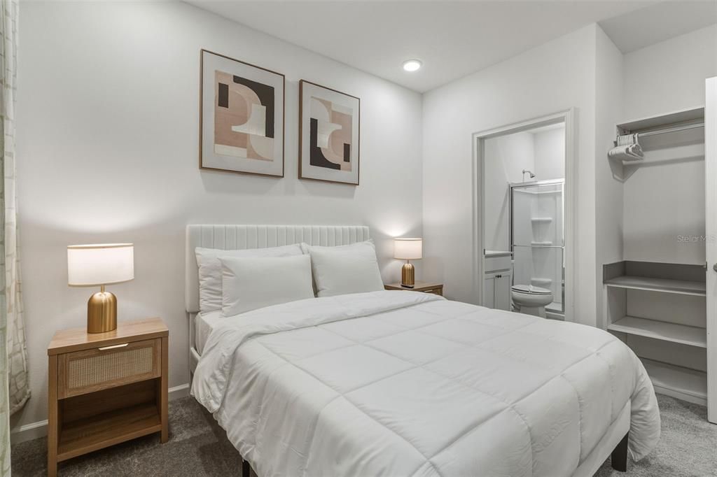 For Sale: $939,000 (5 beds, 5 baths, 1906 Square Feet)
