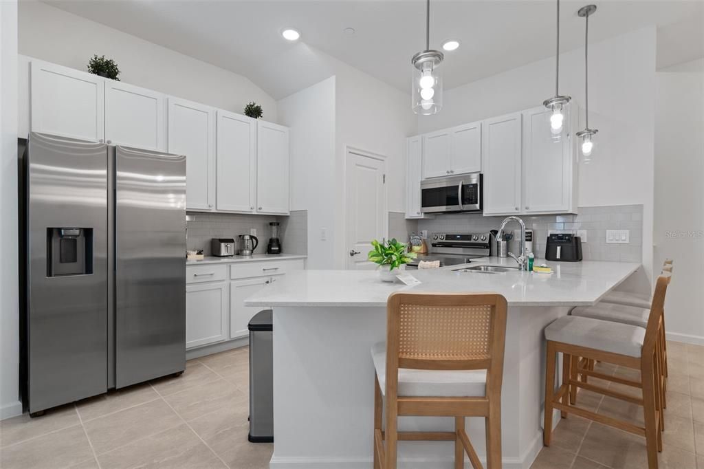 For Sale: $939,000 (5 beds, 5 baths, 1906 Square Feet)