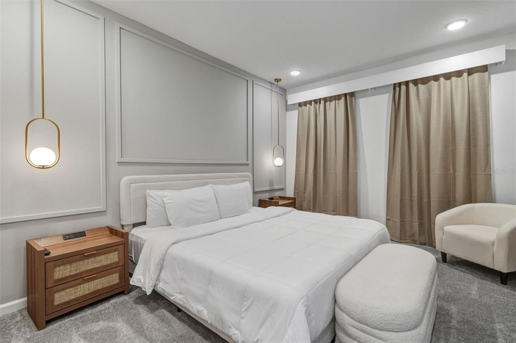 For Sale: $939,000 (5 beds, 5 baths, 1906 Square Feet)