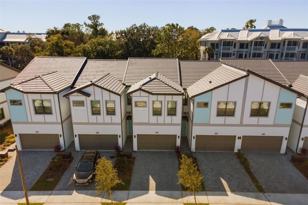 For Sale: $939,000 (5 beds, 5 baths, 1906 Square Feet)