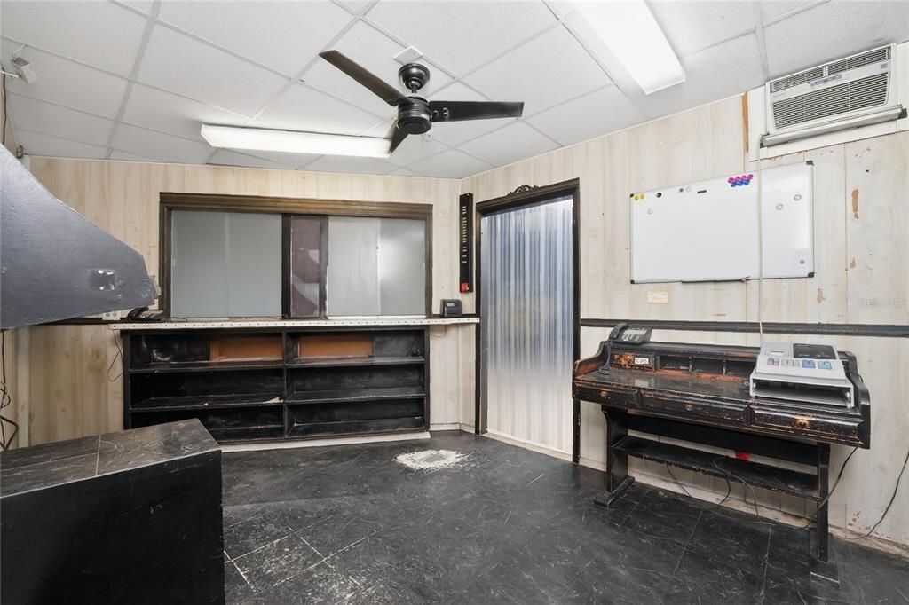 Activo con contrato: $700,000 (0 camas, 0 baños, 1242 Pies cuadrados)