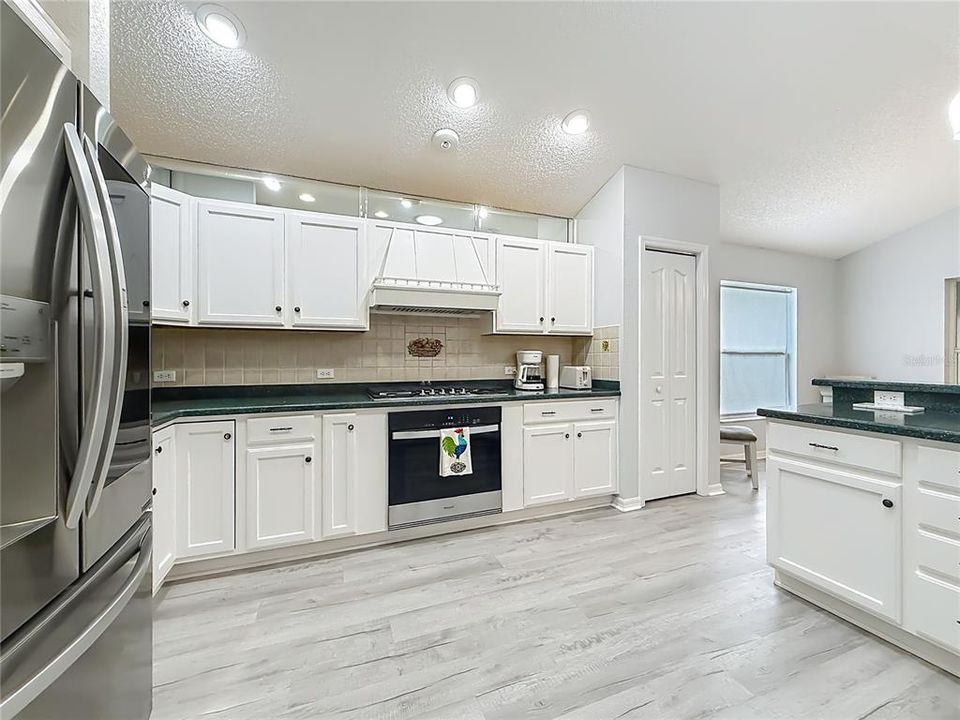 En Venta: $700,000 (4 camas, 2 baños, 2959 Pies cuadrados)