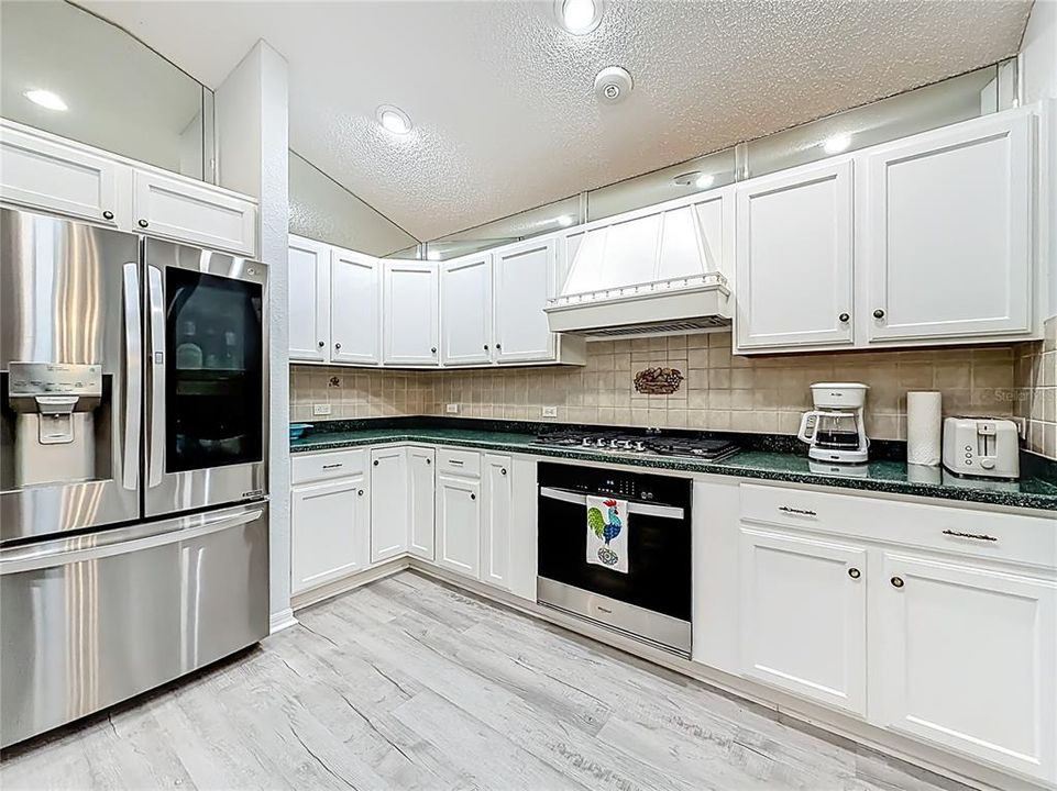 En Venta: $700,000 (4 camas, 2 baños, 2959 Pies cuadrados)