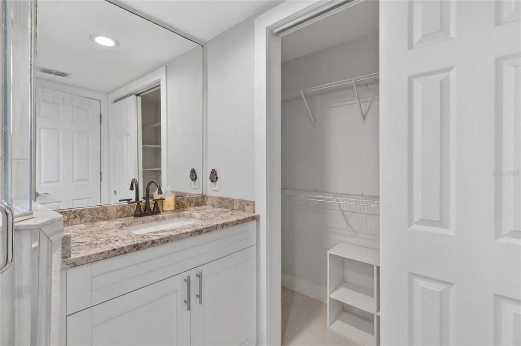 Active With Contract: $235,000 (2 beds, 2 baths, 816 Square Feet)