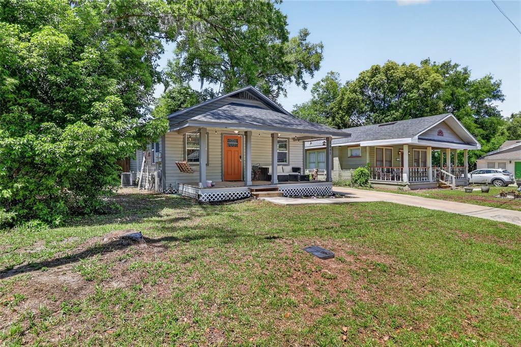 Active With Contract: $235,000 (2 beds, 2 baths, 816 Square Feet)