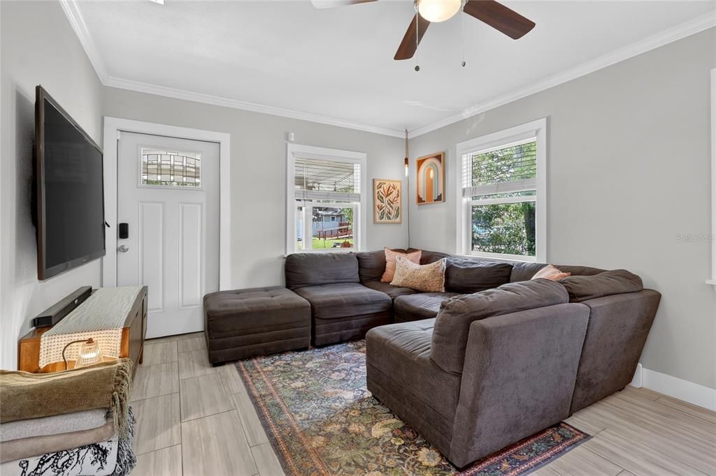 Active With Contract: $235,000 (2 beds, 2 baths, 816 Square Feet)