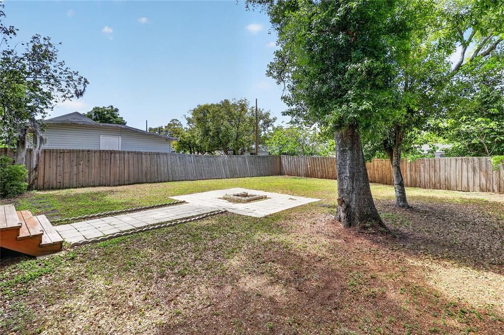 Active With Contract: $235,000 (2 beds, 2 baths, 816 Square Feet)