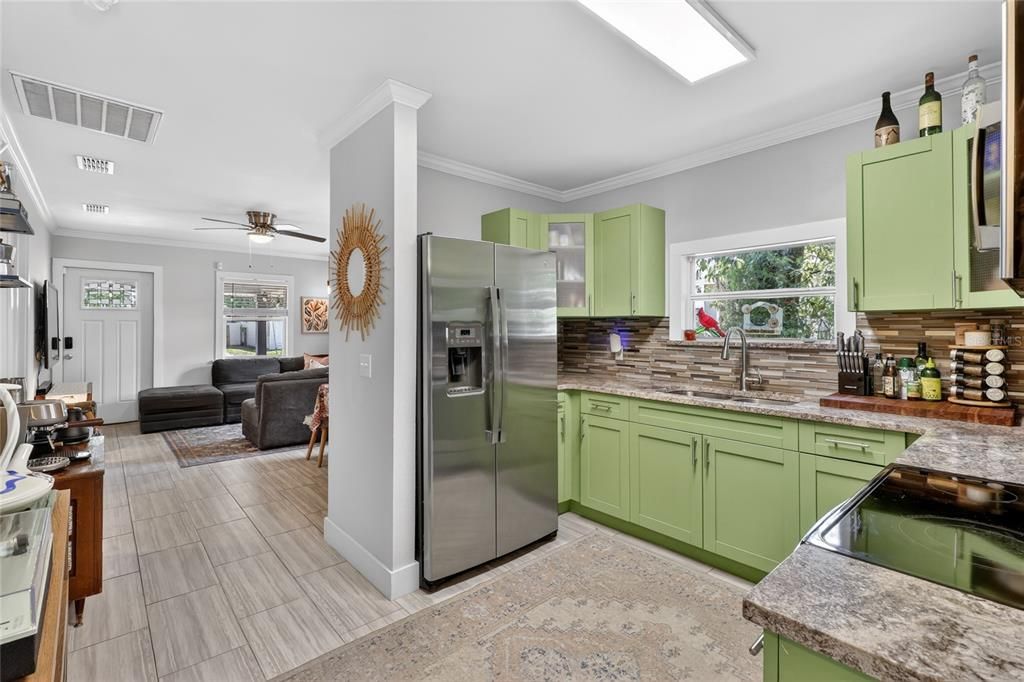 Active With Contract: $235,000 (2 beds, 2 baths, 816 Square Feet)