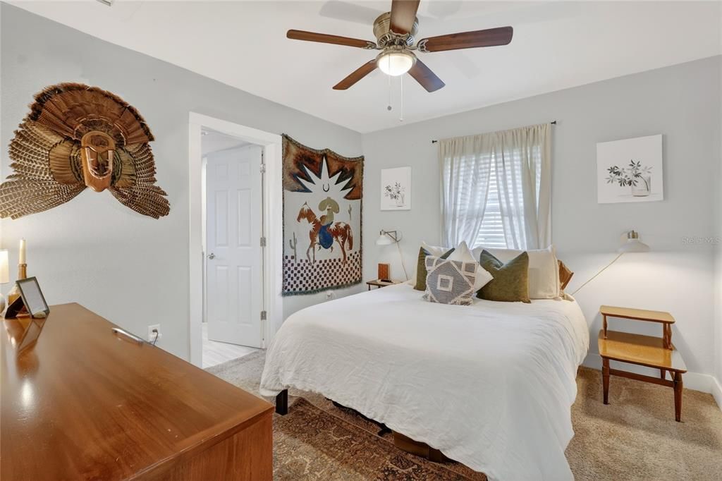 Active With Contract: $235,000 (2 beds, 2 baths, 816 Square Feet)