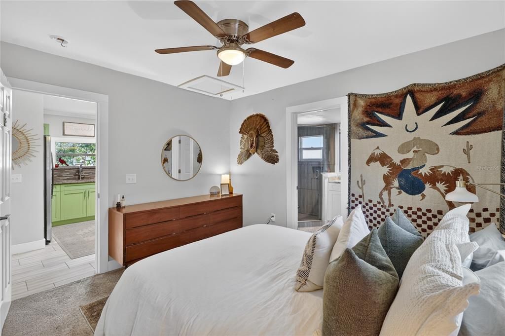 Active With Contract: $235,000 (2 beds, 2 baths, 816 Square Feet)