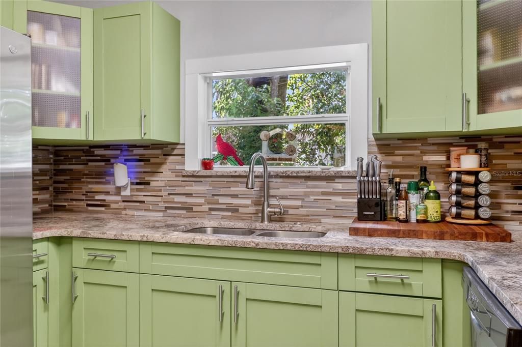Active With Contract: $235,000 (2 beds, 2 baths, 816 Square Feet)