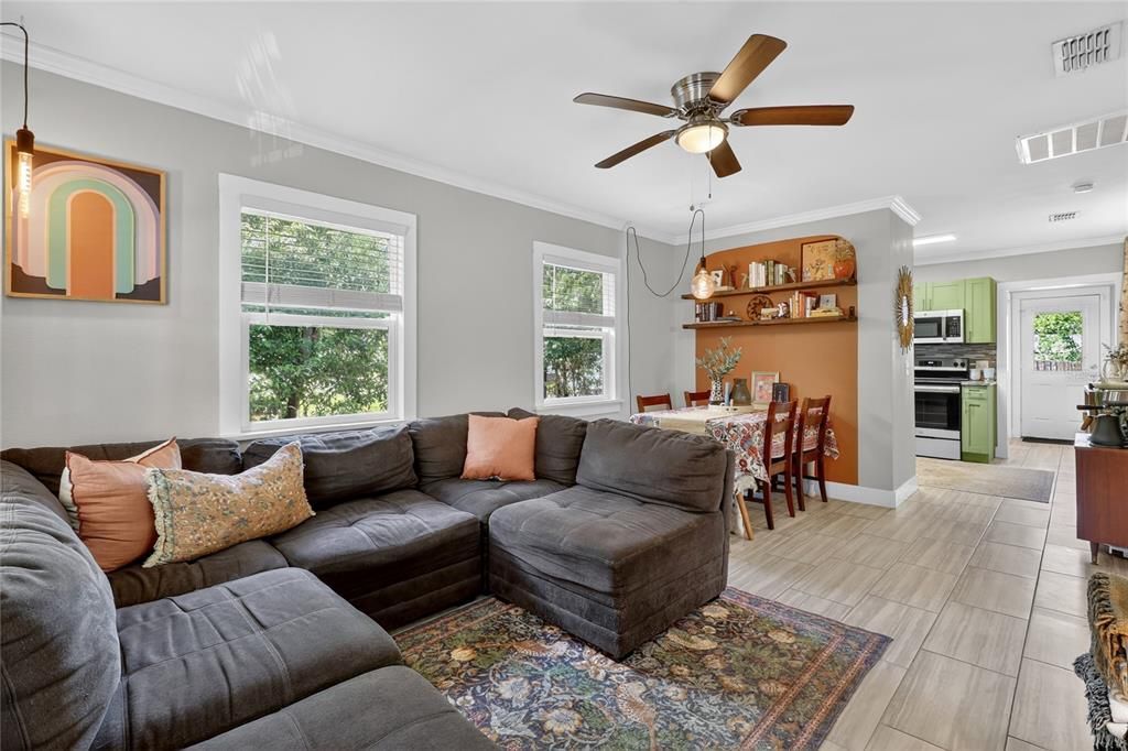 Active With Contract: $235,000 (2 beds, 2 baths, 816 Square Feet)