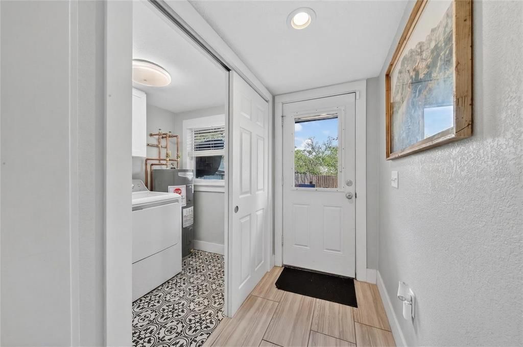 Active With Contract: $235,000 (2 beds, 2 baths, 816 Square Feet)