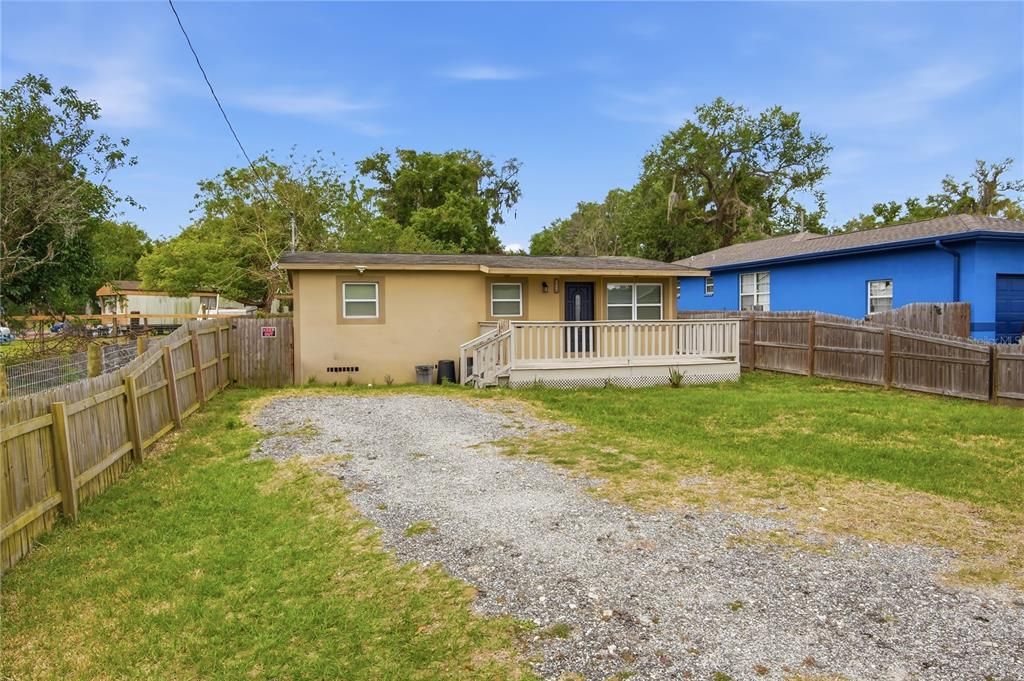 For Rent: $1,695 (3 beds, 2 baths, 864 Square Feet)