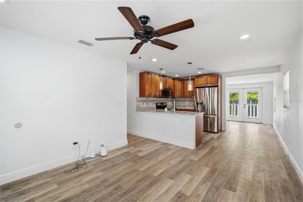 For Rent: $1,695 (3 beds, 2 baths, 864 Square Feet)