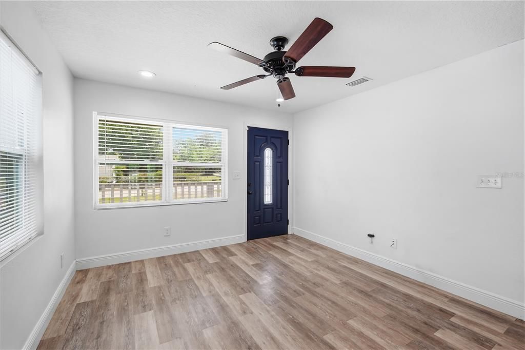 For Rent: $1,695 (3 beds, 2 baths, 864 Square Feet)