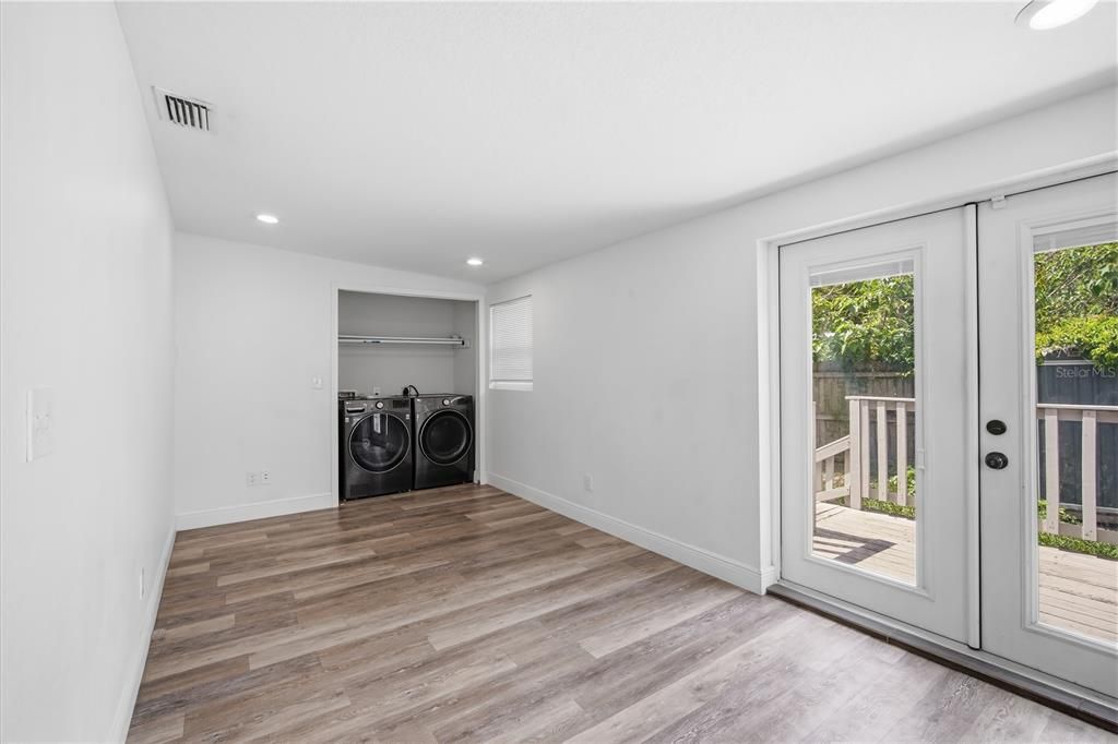 For Rent: $1,695 (3 beds, 2 baths, 864 Square Feet)