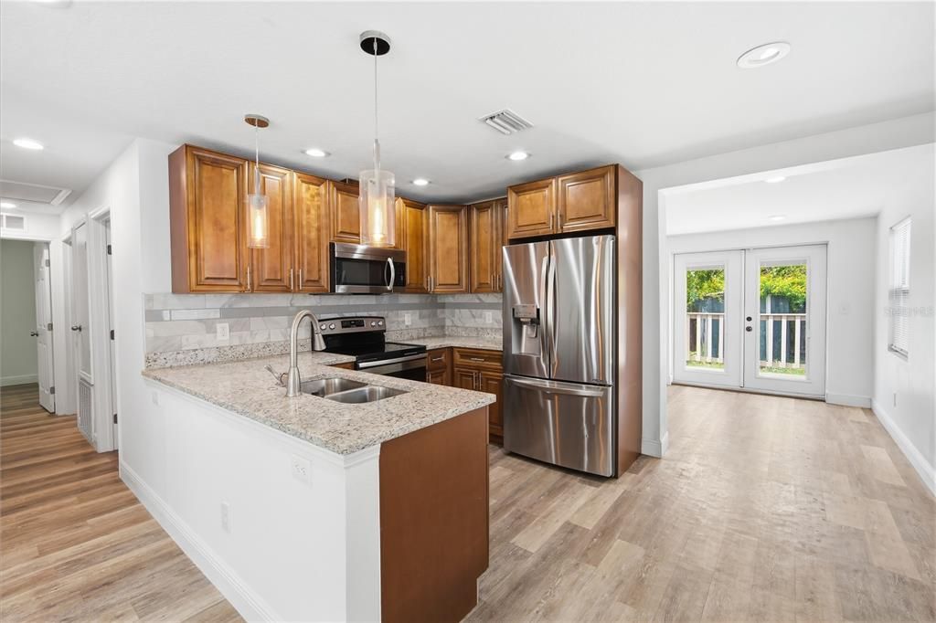 For Rent: $1,695 (3 beds, 2 baths, 864 Square Feet)