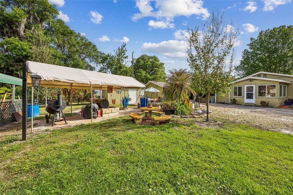 На продажу: $299,999 (2 спален, 2 ванн, 1640 Квадратных фут)
