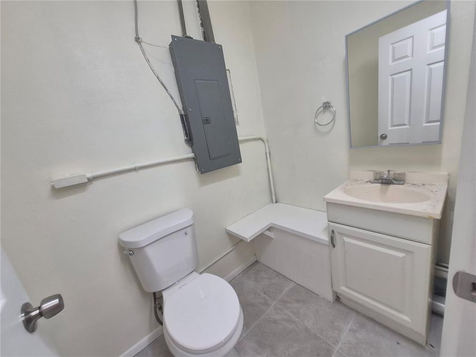 For Rent: $1,299 (3 beds, 1 baths, 1140 Square Feet)