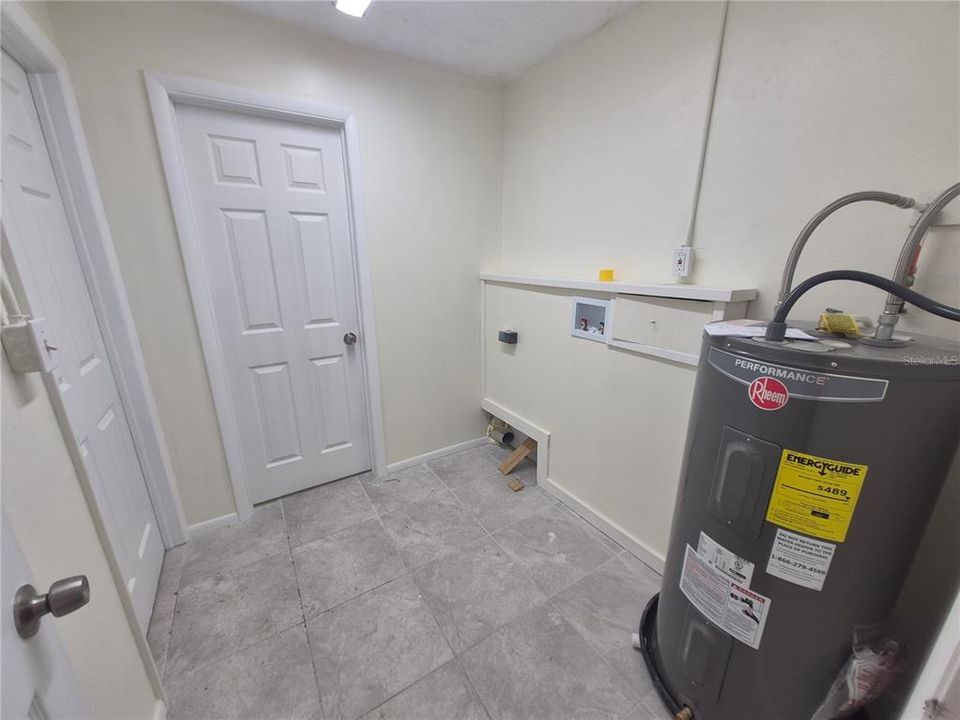 For Rent: $1,299 (3 beds, 1 baths, 1140 Square Feet)